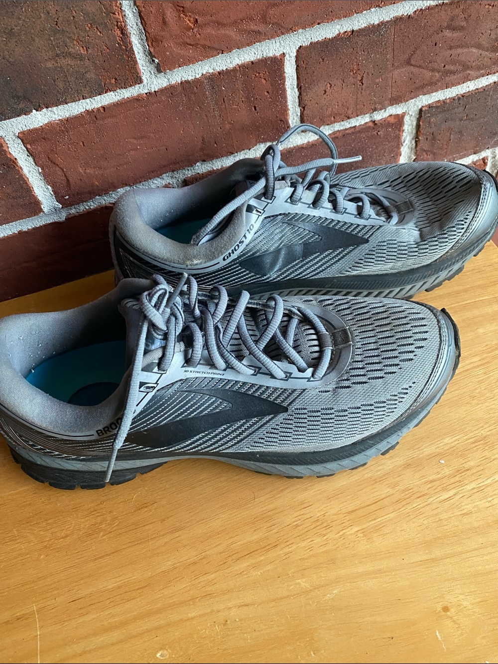 Brooks Ghost 10  Men's Gray Athletic Running Shoes with Black Accents Size 10.5